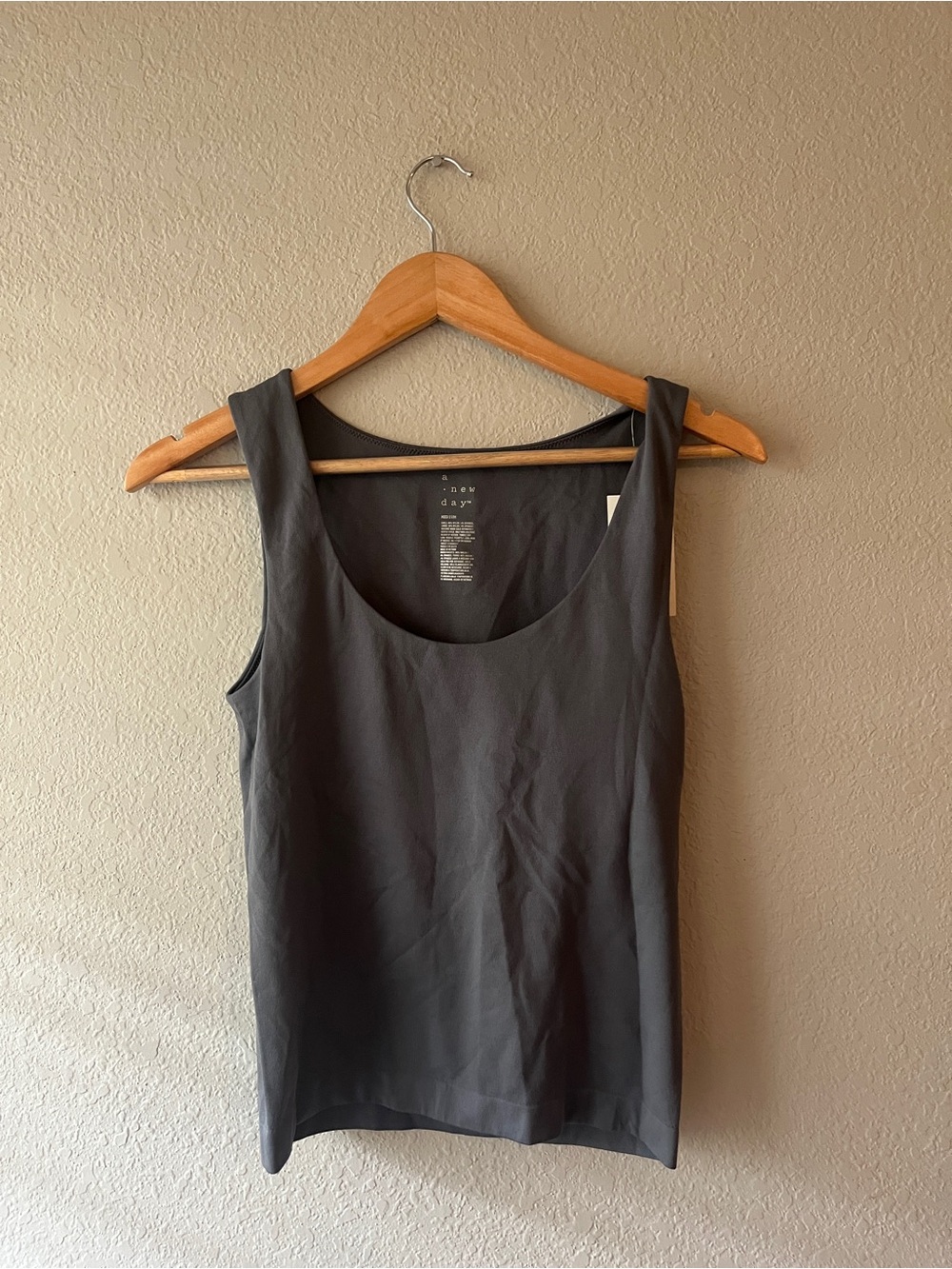 A new day Grey Sleeveless Scoop Neck Women's Tank Top nwt